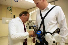 WAK (Wearable Artificial Kidney) (Sumber : www.medicaldesignandoutsourcing.com)