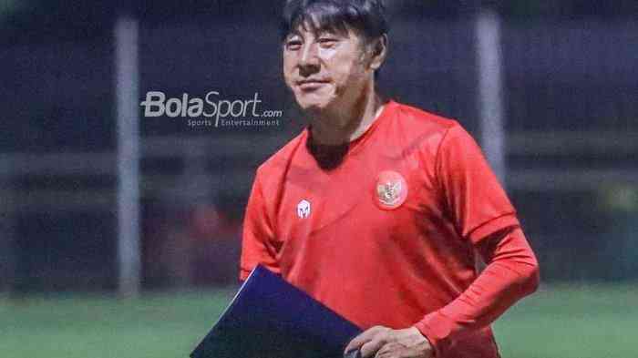 Shin Tae-yong sukses meloloskan Timnas Indonesia ke Piala Asia 2023 (Bolasport.com)