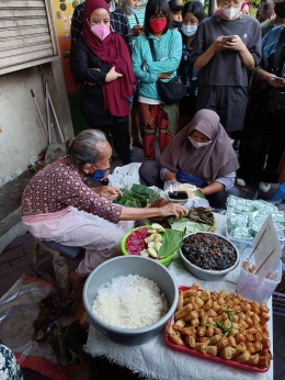 Jajanan Pasar, Lupis Mbah Satinem. Sumber: Dokpri