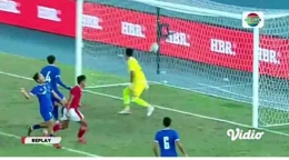 Gol pertama tercipta lewat sundulan Dimas Drajad (Foto tangkapan layar dari m.vidio.com) 