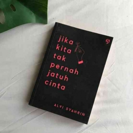 Jika kita tak pernah jatuh cinta, karya Alvi Syahrini (doc.mediapijar.com) 