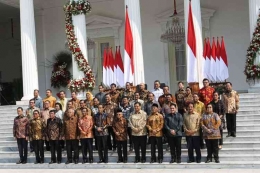 Presiden RI Joko Widodo dan menteri-menteri Kabinet Indonesia Maju (KOMPAS.COM/KRISTIANTO PURNOMO)