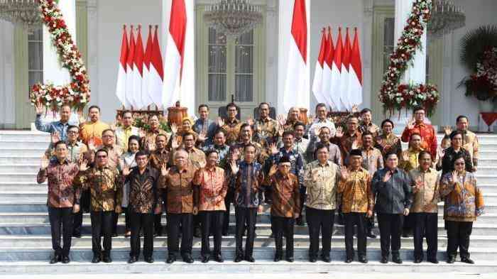 Presiden Joko Widodo didampingi Wakil Presiden Ma'ruf Amin bersama Kabinet Indonesia Maju (23/10-2019) Sumber foto: tribunnews.com