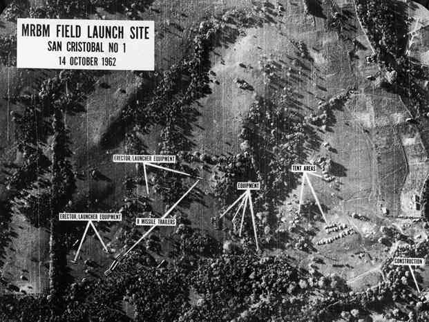 Foto Udara yang diambil dari Pesawat Lockheed U-2 yang menunjukan pembangunan instalasi missile Uni Soviet di Kuba | Sumber Gambar: History.com