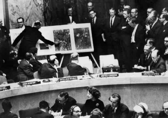 Sidang umum P.B.B. dalam membahas Krisis Missile Kuba | Sumber Gambar: history.com