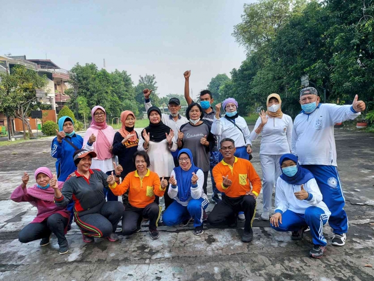 Komunitas Lien Tien Kung Rungkut Barata latihan pada hari Selasa (14/6/2022) - ABH