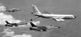 Pesawat-Pesawat Angkatan Udara Amerika Serikat ketika tengah berpatroli di atas udara pada saat Krisis Missile Kuba | Sumber Gambar: airforcemag.com