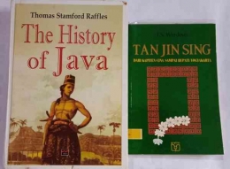 Buku History of Java dan Tan Jin Sing memberi informasi tentang Candi Borobudur (Dokpri)