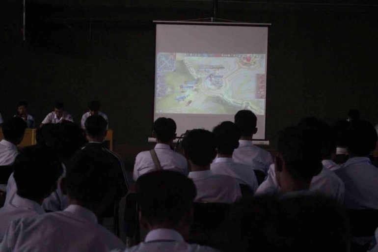 Partisipasi peserta dala lomba mobile legend (dok:OSIS SMANLA)