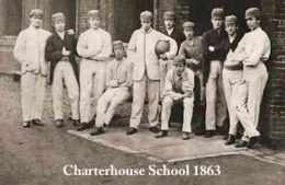 Klub Charterhouse School dengan pemain yang mengenakan pakaian berbeda-beda. FOTO: historicalkits.co.uk