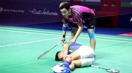 Tindakan sportif diperagakan Aaron Chia pada Yeremia: bwfbadminton.com