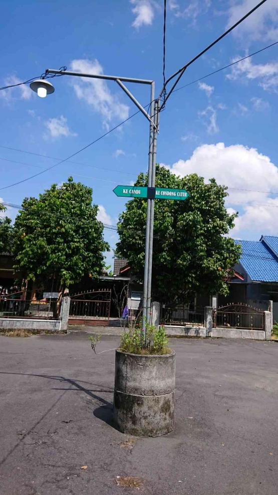 Petunjuk Arah Candi Gebang (Sumber: Dok. Pribadi)