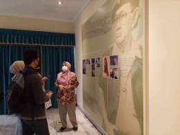 Pemandu Pengunjung Museum Basoeki Abdullah -Ibu Tuti Sukmawati/dokpri