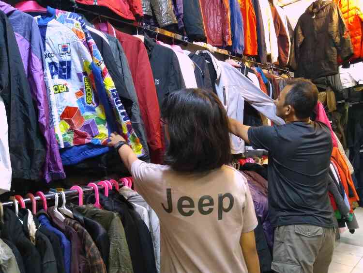 Pengaruh Globalisasi Terhadap Fenomena Thrifting Di Indonesia Halaman 1 ...