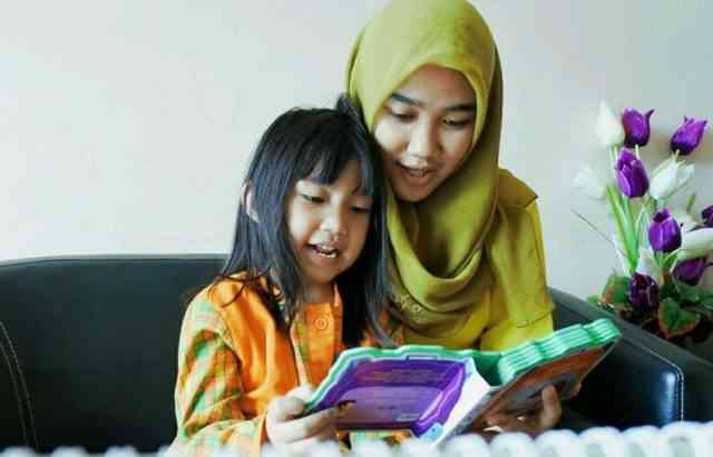 Ilustrasi orang tua saat belajar bersama anak | Sumber foto: jsit-indonesia.com