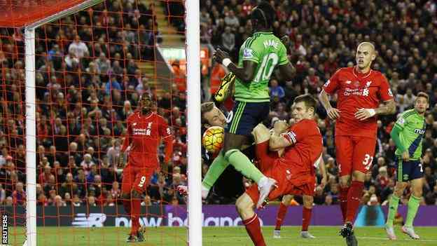 Sadio Mane mencetak gol di Anfield sebagai pemain Southampton. FOTO: Reuters