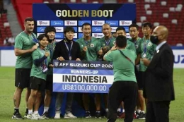 Shin Tae yong bersama tim pelatih Garuda berhasil meraih juara kedua Piala AFF 2021 (Foto AP). 