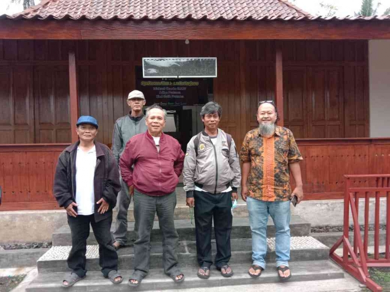 Pendiri Balong Literasi: Budi Sardjono, R. Toto Sugiharto, Daniel Tatag, Yanu, Sri Wintala Achmad (Dok Pribadi)