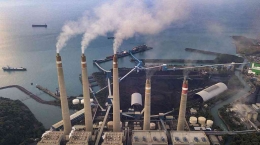 salah satu penyumbang emisi GRK terbesar di Indonesia PLTU batubara. Foto : www.greenpeace.org