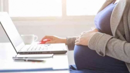 Ilustrasi pekerja perempuan yang hamil sambil masih terus bekerja jelang melahirkan (via klikdokter.com)