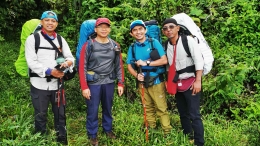Formasi awal tim pendakian lintas Triarga (ka-ki): Sigit Panji, Hendri Agustin, Sutomo Paguci, dan Deryanto Limanjaya. Kemudian Sigit Panji mundur.