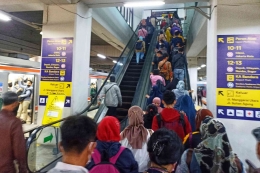 Eskalator mati di Stasiun Manggarai, Kamis, 23 Juni 2022 (foto by widikurniawan)