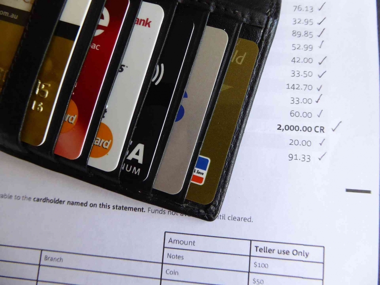 Memakai kartu kredit harus mau juga membayar tagihannya. (Sumber: lcb/Pixabay)