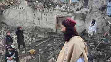 Korban gempa bumi berkekuatan 6,1 yang mengguncang Afghanistan pada Rabu 22/6  (Foto: AP/) via CNN