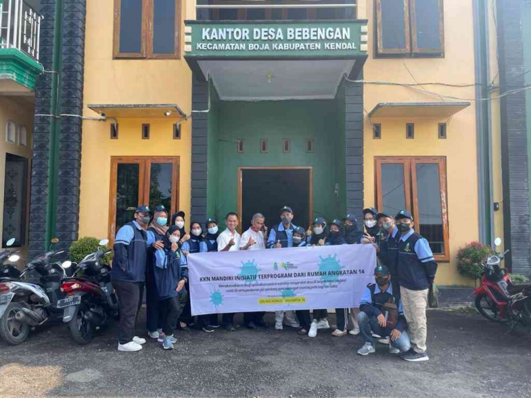 Foto bersama Kepala Desa Bebengan
