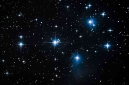 Ilustrasi benda-benda langit di malam hari, terbanyak adalah bintang-bintang. (Gambar: Pixabay)
