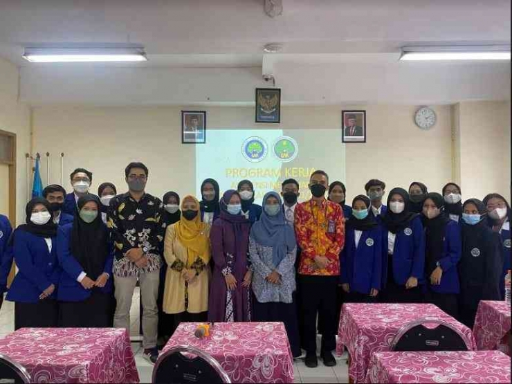 Mahasiswa Asistensi Mengajar bersama Tenaga Pendidik SMA Laboratorium UM