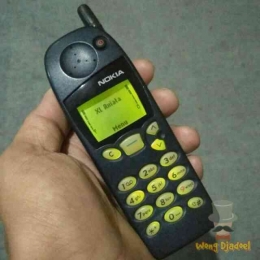 Hp Nokia 5110 ku yang pernah dicopet di dalam Metromini. Foto HP diambil dari Shopee