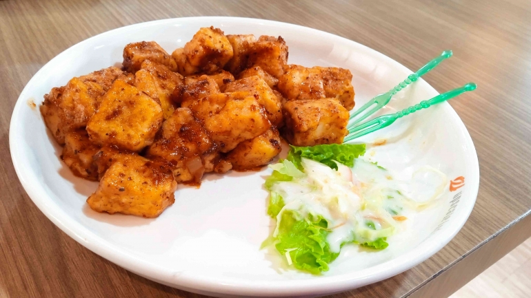 Tahu cabe kering, salah satu menu di cafe arum dalu (dokpri)