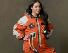 Ilustrasi: Astronot yang melakukan misi eksplorasi luar angkasa (net-a-porter.com)