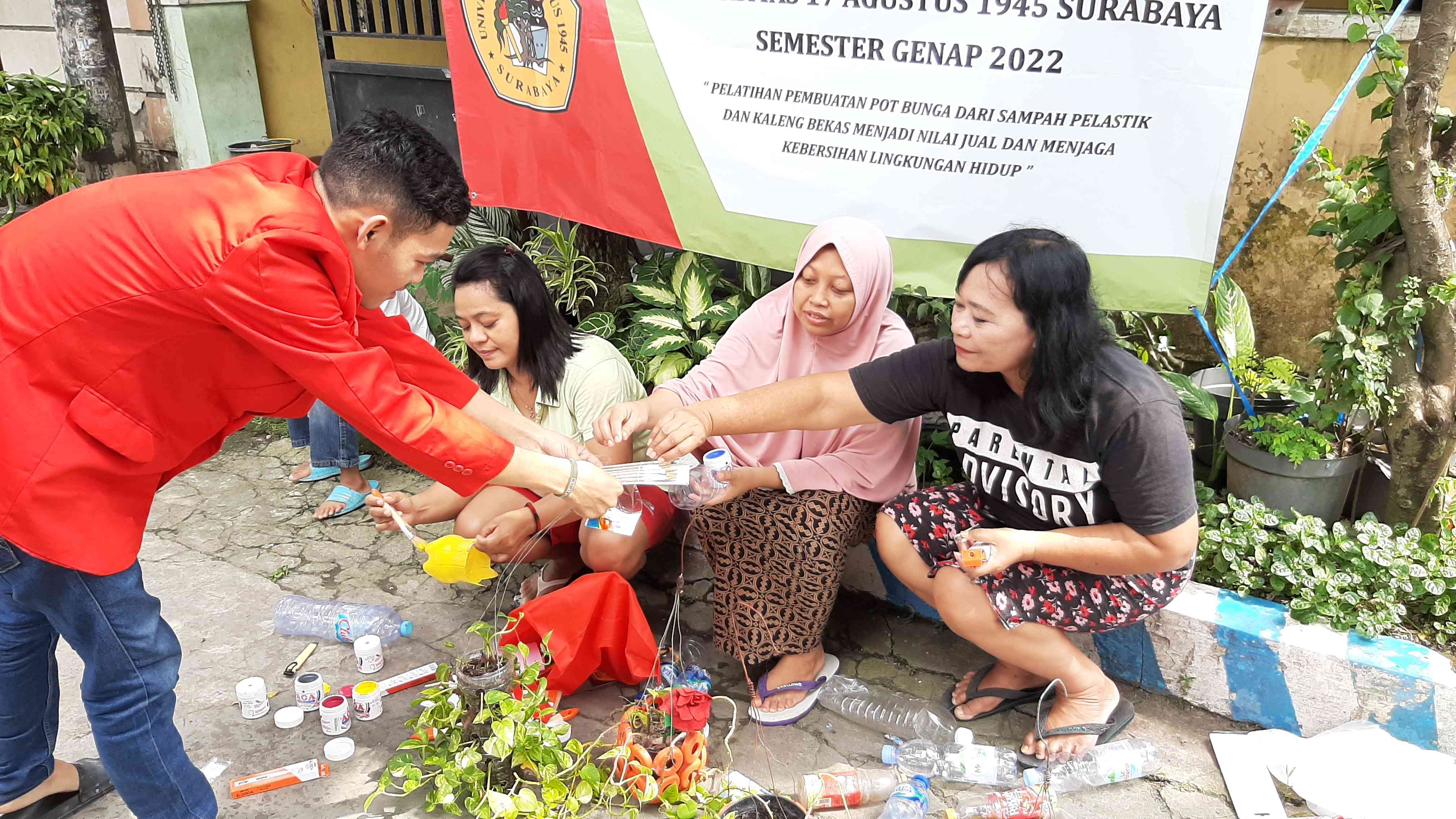 Peduli Terhadap Lingkungan Dengan Mengelolah Sampah Plastik Menjadi ...