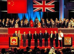 Upacara penyerahan Hong Kong dari Inggris ke Tiongkok tanggal 30 Juni 1997 malam. Photo: chinadaily.com