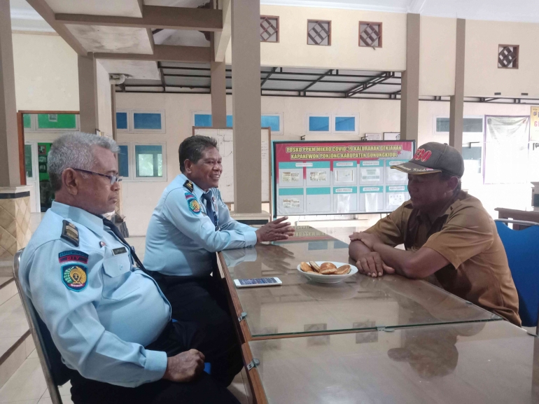 PK Bapas Wonosari menemui Ketua Pokmas KIMBis guna matangkan bimbingan kemandirian sablon (Foto: Humas Bapas Wonosari)