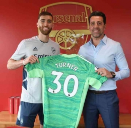 Matt Turner saat diperkenalkan sebagai kiper anyar Arsenal dan memakai nomor punggung 30. (Sumber: Instagram headdturnerr)
