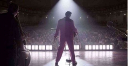 Scene Elvis (2022) bersiap beraksi diatas panggung | Sumber Foto: Warner Bros