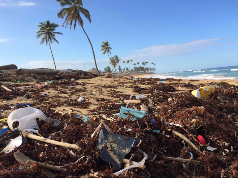 Ilustrasi : sampah plastik kemasan, Photo Credit : Unsplash