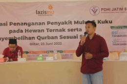 Ust Ismail Nurfika dan drh. Bangun Dwi Yulianto saat memberikan penjelasan terkait PMK. dok/panitia 