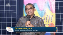 Rektor UAD Dr. Muchlas, M.T. memberi sambutan dalam acara Talkshow dan Launching UAD FAIR 2022 (Foto: Tsabita)