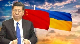 Bendera Ukrai,Bendera Cina,Presiden Cina Xi Jiping (Credit Foto : Shutterstock)