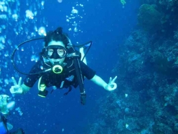 Scuba diving (foto: dokumentasi Toga Tampubolon untuk Prodi Usaha Perjalanan Wisata Universitas Pelita Harapan)