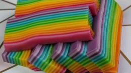 Kue Lapis Rainbow yang indah/gambat oleh YTrecipe
