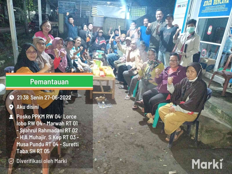 Para Ketua RT dan RW kelurahan Bakung terus berdayakan posko Makassar Recover setiap malam hari, Senin (27/6) (dok pribadi)