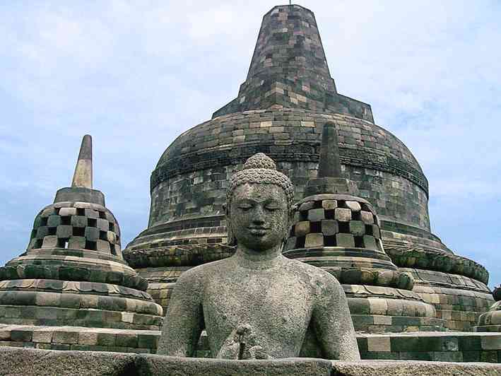 stupa-borobudur-62bc2294533a0d0d1c0b7732.jpg
