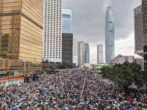 Masyarakat Hong Kong melakukan demonstrasi pada bulan Juni 2019. | Sumber: Wikipedia