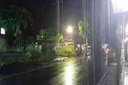 Hujan Malam Ini : Foto metro.sindonews