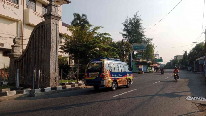 Halte Transit di sekitar RS dr. Oen. Tampak feeder BST koridor 8 menuju ke arah Gua Maria Mojosongo. - Dokumen Pribadi